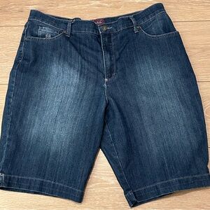 Gloria Vanderbilt Shorts Womens Size 16 Misses Blue Denim Bermuda Stretch Denim